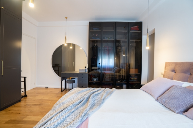 Apartament in bloc interbelic