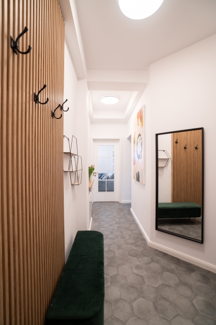 Apartament in bloc interbelic
