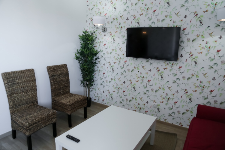 Apartament cu tapet floral
