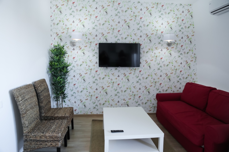 Apartament cu tapet floral