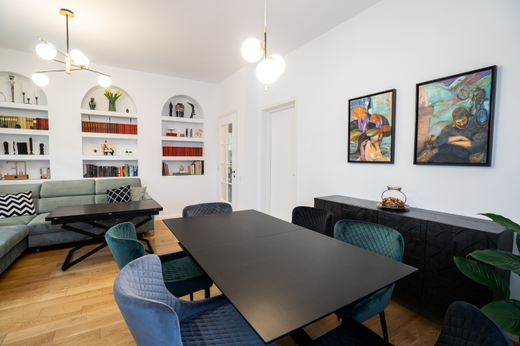 Apartament in bloc interbelic